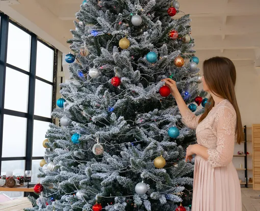 3 места, на которых никогда нельзя устанавливать новогоднюю ёлку