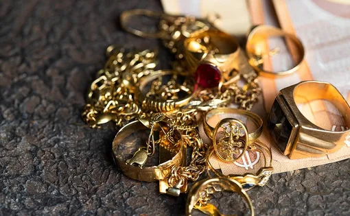 Сломанные украшения (цепочки, серьги без пары)