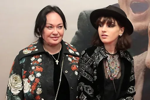 Девочка-скандал: дочь Ларисы Гузеевой позирует топлес и не бреет подмышки Девочка-скандал: дочь Ларисы Гузеевой позирует топлес и не бреет подмышки