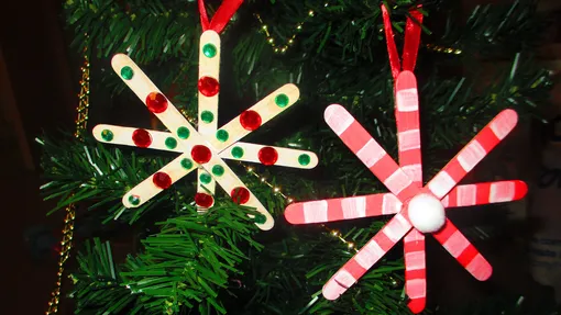 Снежинки из деревянных палочек от мороженного Снежинки из деревянных палочек от мороженного