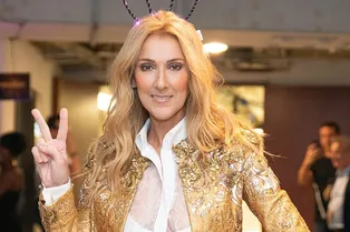 «Королева йоги»: 51-летняя Селин Дион села на шпагат