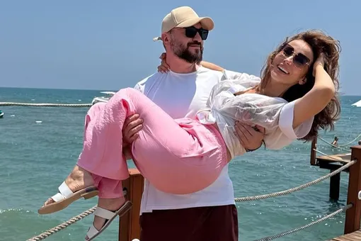 Назвал чужим именем: как Анфиса Чехова и Александр Златопольский сходили на первое свидание Назвал чужим именем: как Анфиса Чехова и Александр Златопольский сходили на первое свидание