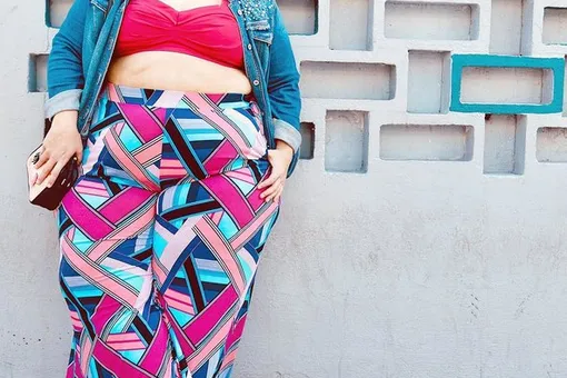 Отель запретил женщине в купальнике фотографироваться в вестибюле. Она уверена, что причина — ее лишний вес Отель запретил женщине в купальнике фотографироваться в вестибюле. Она уверена, что причина — ее лишний вес