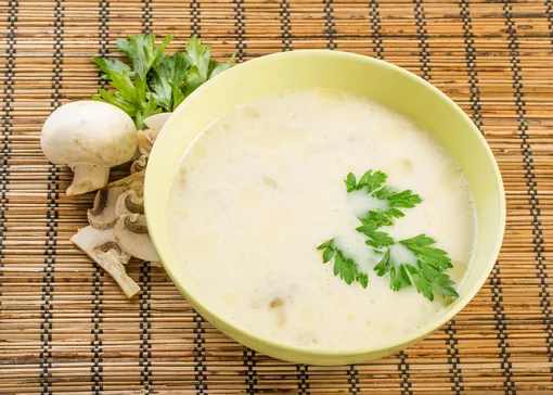 Постно и вкусно: как звезда сериала «Воронины» Екатерина Волкова готовит грибной суп с манкой