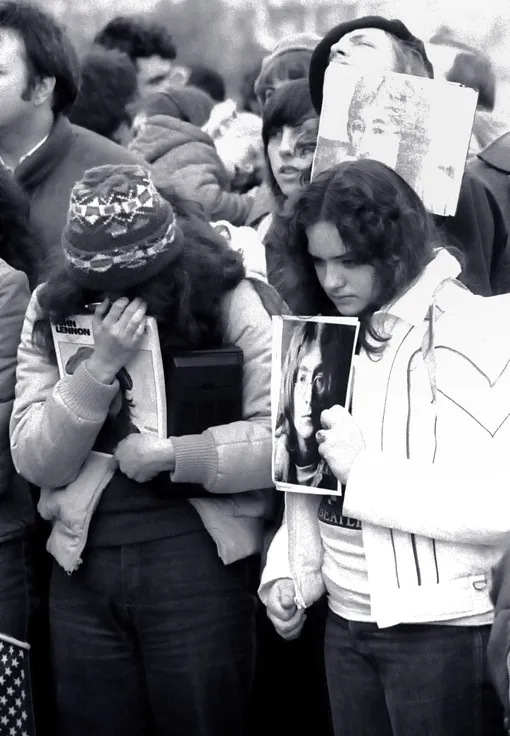 Поклонники скорбят по Джону Леннону