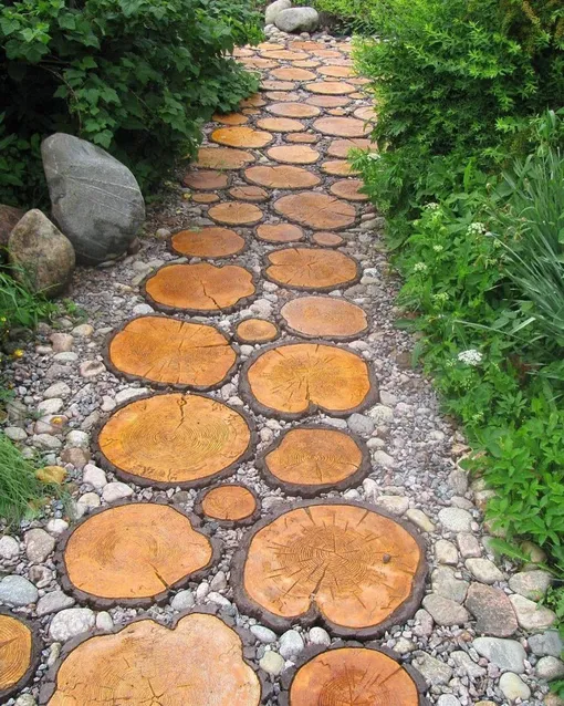 Из каких материалов можно сделать садовую дорожку