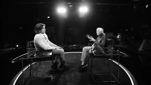 Брэд Фэлчак беседует с Джейн Гудолл