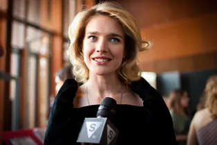 Размер не изменился: Наталья Водянова под руку с мужем вышла в свет в культовом платье, которому 18 лет