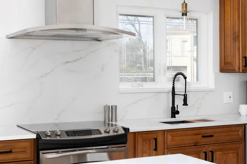 5 трендов в дизайне кухонных фартуков, которые будут популярны в 2026 году