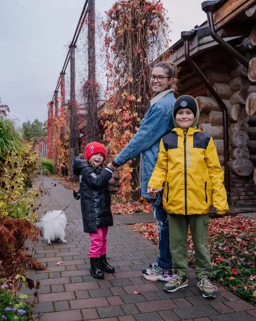 Агата Муцениеце с детьми Агата Муцениеце с детьми