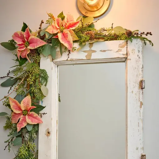 Зеркало в живой раме