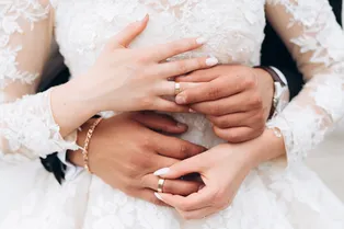 Сколько стоит сыграть свадьбу в 2023 году: составляем смету с экспертом