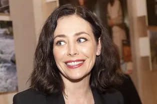 Екатерина Волкова показала, как её дочь кормит грудью новорождённого