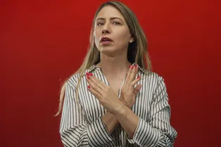 Антиденежный маникюр на сентябрь 2025 года: эти два цвета отпугнут деньги