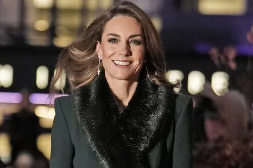 Зелёное пальто из 2020 года: Кейт Миддлтон открыла рождественскую службу и встретилась с Кейт Уинслет Зелёное пальто из 2020 года: Кейт Миддлтон открыла рождественскую службу и встретилась с Кейт Уинслет