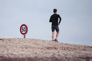 Муж решил подышать свежим воздухом после ссоры с женой и прошел 450 км от дома