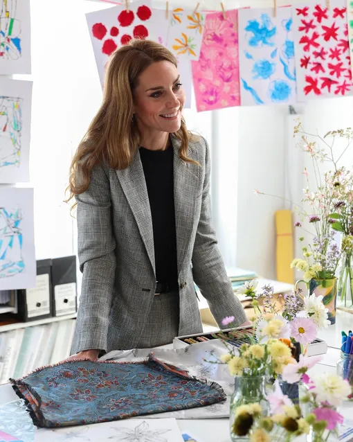 Кожаный ремень и брюки со стрелками: Кейт Миддлтон отказалась от романтических образов в пользу деловых Кожаный ремень и брюки со стрелками: Кейт Миддлтон отказалась от романтических образов в пользу деловых