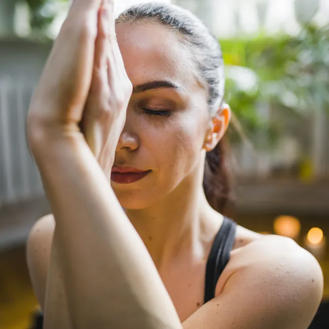 Что такое фейс-йога и как правильно ей заниматься: видео