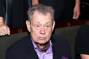 Вдова Николая Караченцова сообщила, что потратит на постройку дома-музея актёра 30 миллионов рублей Вдова Николая Караченцова сообщила, что потратит на постройку дома-музея актёра 30 миллионов рублей