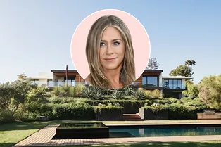 Азиатская пагода Дженнифер Энистон и испанская гасиенда Эммы Стоун: самые оригинальные звёздные сады