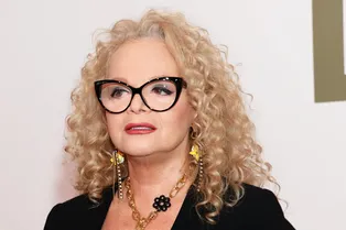 Паспорт с фотографией Тома Холланда: как мошенники обманули Ларису Долину