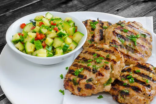 Рецепты звёзд: Анна Нетребко готовит индейку с овощами Рецепты звёзд: Анна Нетребко готовит индейку с овощами