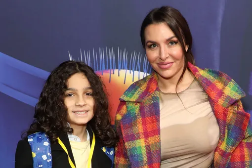 Австралийская актриса собирает деньги на криоконсервацию 13-летнего сына: он покончил с собой из-за буллинга в школе