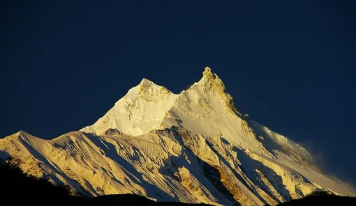 Туристы застряли на Эвересте из-за снежной бури