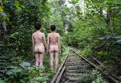 Женщина, нагота, заброшенные места Женщина, нагота, заброшенные места