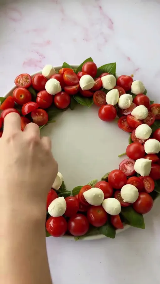 Кладем моцареллу