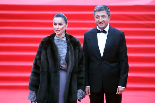 «Стилиста уволить»: поклонники Собчак не оценили шубу Тины Канделаки «Стилиста уволить»: поклонники Собчак не оценили шубу Тины Канделаки