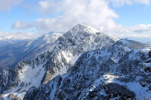 Без еды и спальника: застрявший на маршруте в Красной поляне гид четвёртые сутки ночует в горах Без еды и спальника: застрявший на маршруте в Красной поляне гид четвёртые сутки ночует в горах