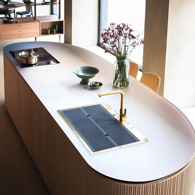 Холодильник с дисплеем и гарнитур без ручек: как будет выглядеть модная кухня в 2025 году