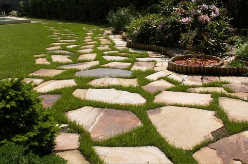 Из каких материалов можно сделать садовую дорожку