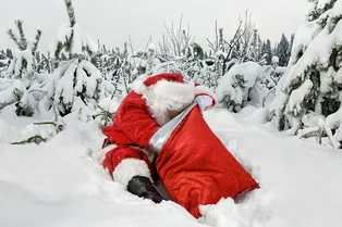 Сани Санта-Клауса пролетели ночью над Россией