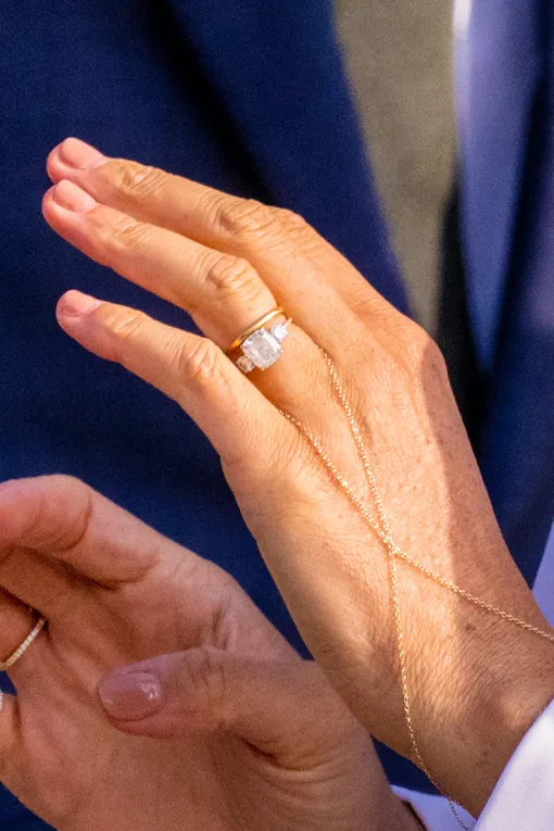 Новый дизайн помолвочного кольца Меган Маркл Новый дизайн помолвочного кольца Меган Маркл