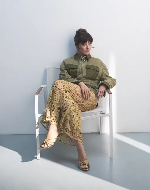 Куртка и юбка, PINKO; босоножки, AGE OF INNOCENCE; серьги, MARNI