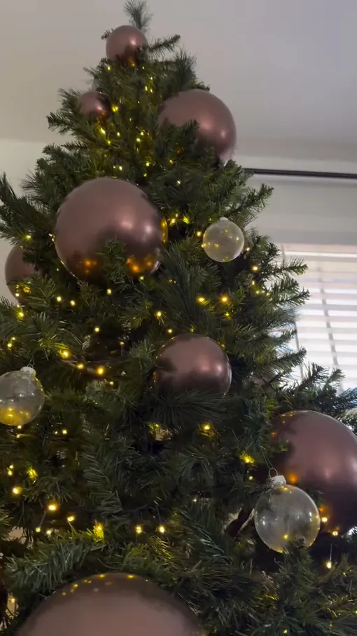 Как сделать ёлочные украшения из воздушных шариков: видео