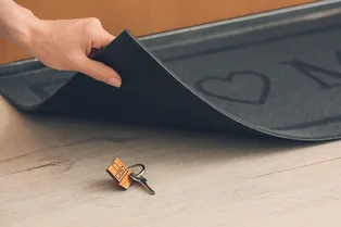 5 мест, в которых никогда нельзя оставлять запасной ключ от дома или дачи, и 7 безопасных альтернатив 5 мест, в которых никогда нельзя оставлять запасной ключ от дома или дачи, и 7 безопасных альтернатив