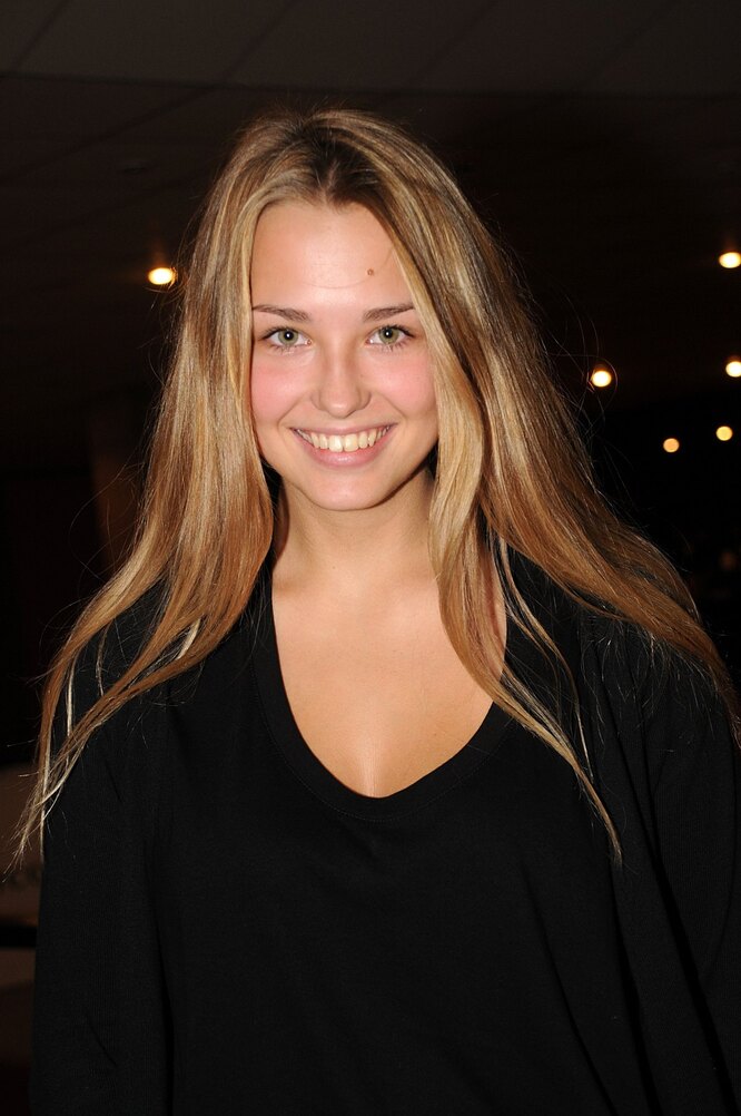 Oshxonada Liza Enn bilan ananaviy porno video Talabani buzgan oqituvchining porno videosini tomosha qiling