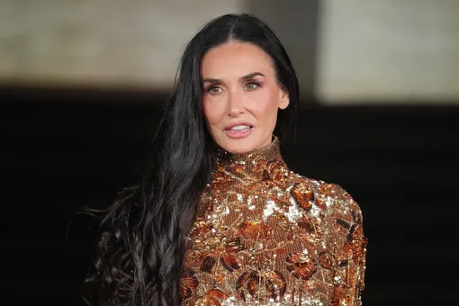 Прощай скучный бежевый! Почему ёлка Деми Мур прошлых лет стала примером новогоднего декора-2026 Прощай скучный бежевый! Почему ёлка Деми Мур прошлых лет стала примером новогоднего декора-2026