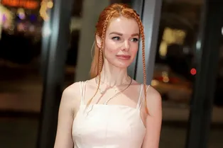 «Не заложили стыда за своё тело»: Анна Старшенбаум о съёмках в обнажённом виде