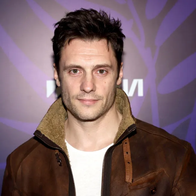 Бросил школу, ходил в подпольную секцию карате: 7 интересных фактов о звезде сериала «Омут» Всеволоде Болдине