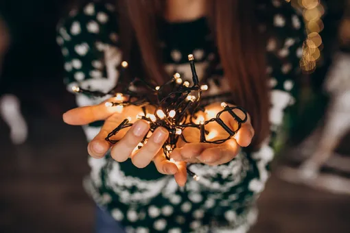 Световые гирлянды: как не сжечь квартиру и сэкономить на электроэнергии Световые гирлянды: как не сжечь квартиру и сэкономить на электроэнергии