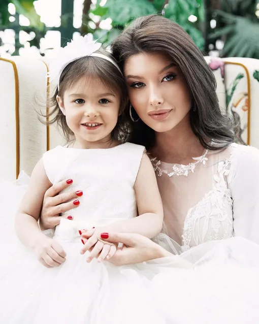 Юлия Ван (Иванова) с дочерью