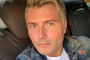 «Цвет императора»: поклонники оценили появление Николая Баскова в красном костюме