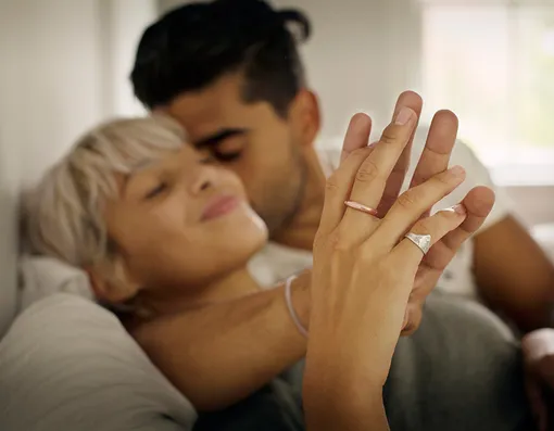 женщина и мужчина, руки женщина и мужчина, руки