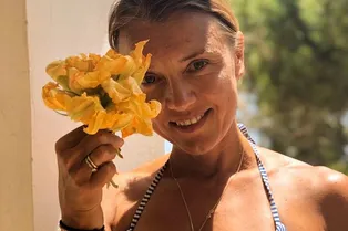 «Очень приятно — Царь!» Ксения Алферова поделилась фотографией отдыхающего Егора Бероева «Очень приятно — Царь!» Ксения Алферова поделилась фотографией отдыхающего Егора Бероева