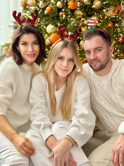 Екатерина Волкова с мужем Андреем Карповым и дочерью Лизой