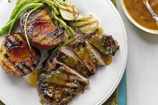 Свиные эскалопы с нектаринами